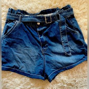 Buckled shorts, XXL/19 no boundaries